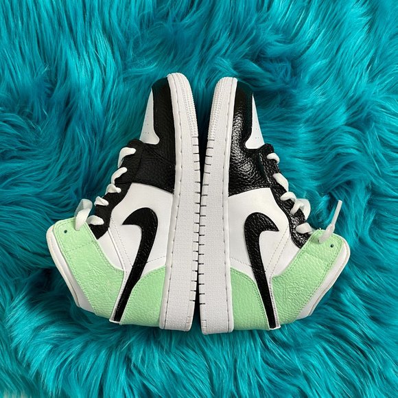 Nike Jordan 1 Mid Custom Sneaker - Picture 4 of 6